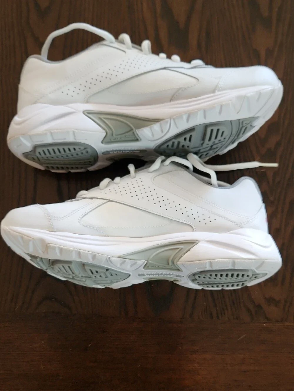 Reebok clean white